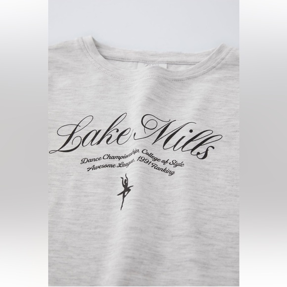 ✨SALE✨ ZARA PRINTED T-SHIRT
✨SALE✨ - Picture 3 of 6